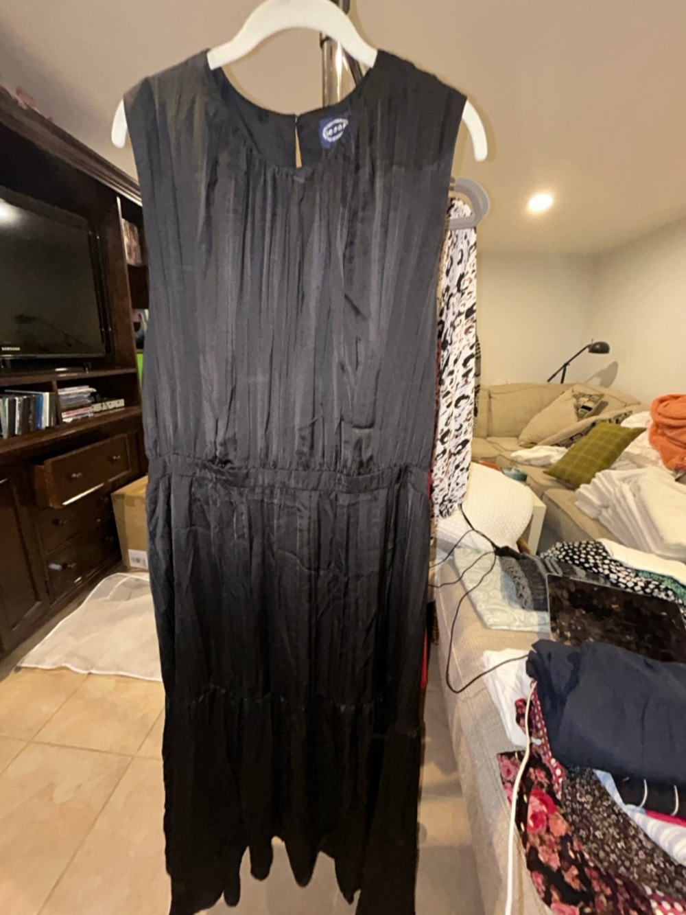Versatile Black Sleeveless Tiered Midi/Maxi